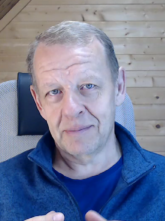 Якимов А. В. пчеловод-изобретатель автор ульев-лежаков на увеличенную рамку 460 мм Пчеловод, Предприниматель Якимов Андрей Васильевич